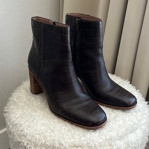 Madewell The Greer Bootie in Dark Coffee Croco. Size 7.5